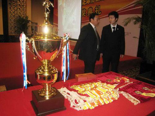 中超頒獎(jiǎng)魯能攬3最佳 捧冠軍獎(jiǎng)杯享三冠榮耀