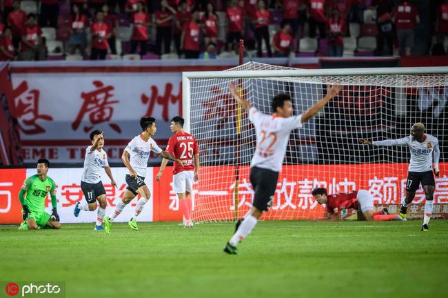 中超-圍攻未果反遭重擊 恒大0-1卓爾遭三輪不勝
