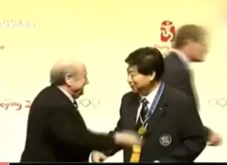 中國男足征戰(zhàn)世界杯歷史_于根偉制勝球圓夢_20年前中國男足世界杯出線之夜