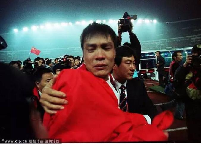 中國男足征戰(zhàn)世界杯歷史_于根偉制勝球圓夢_20年前中國男足世界杯出線之夜